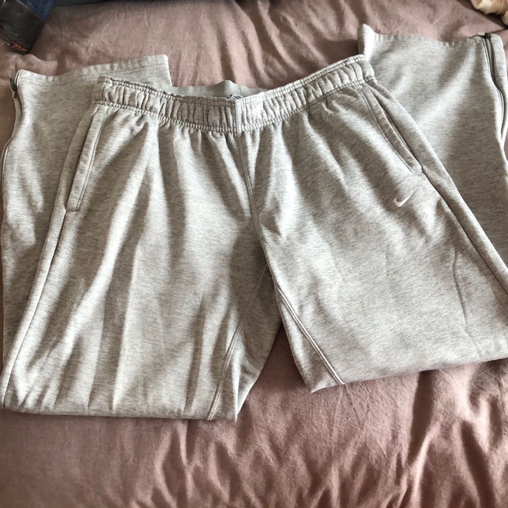 Nike sweatpants with pockets